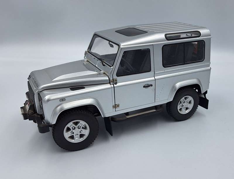 Land Rover Defender 90 1:18 Kyosho Diecast Model