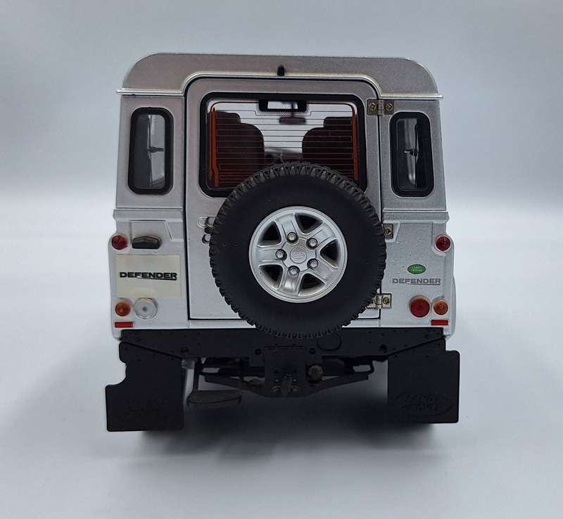 Land Rover Defender 90 1:18 Kyosho Diecast Model