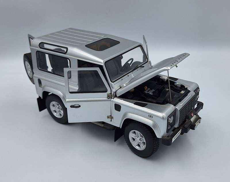 Land Rover Defender 90 1:18 Kyosho Diecast Model