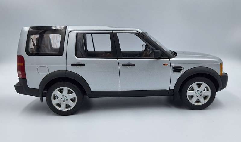 Land Rover Discovery 3 1:18 AutoArt Diecast Model