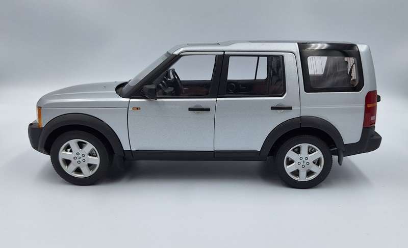 Land Rover Discovery 3 1:18 AutoArt Diecast Model