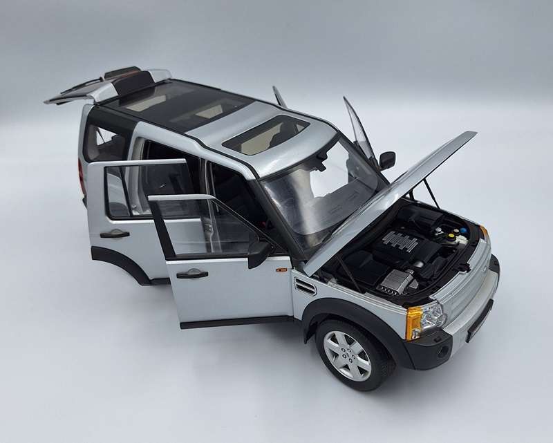 Land Rover Discovery 3 1:18 AutoArt Diecast Model
