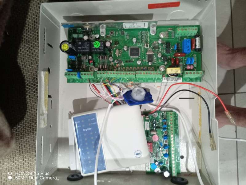 ids 816 Alarm Panel Kit wit 16 zone Keypad and 8 Zone extender
