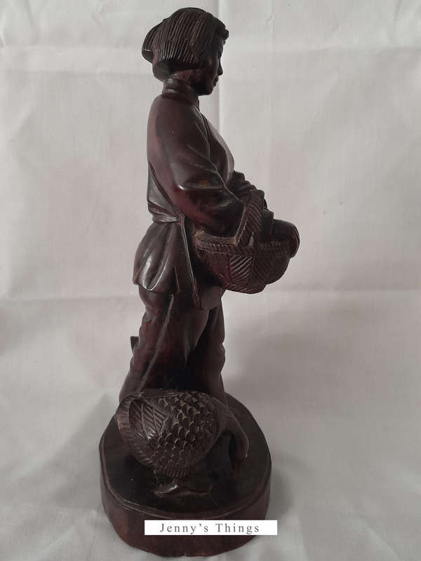 Wooden Chines figurine - Girl feeding geese (Height 27cm)