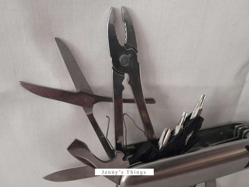 11 in 1 Multi purpose stainless steel pocket knife
