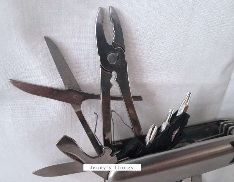 11 in 1 Multi purpose stainless steel pocket knife
