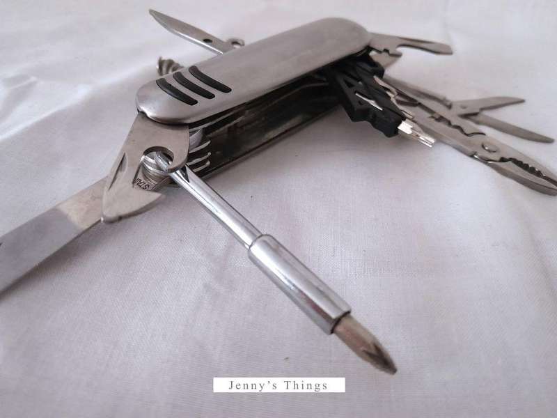 11 in 1 Multi purpose stainless steel pocket knife