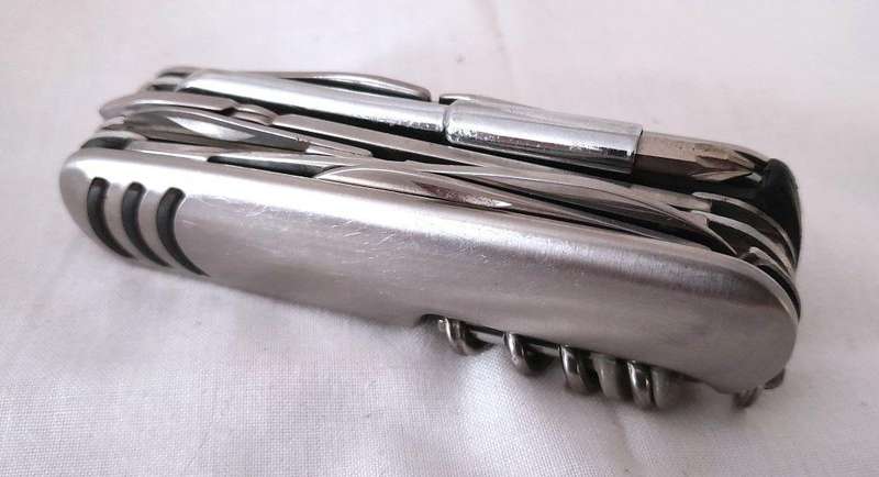 11 in 1 Multi purpose stainless steel pocket knife