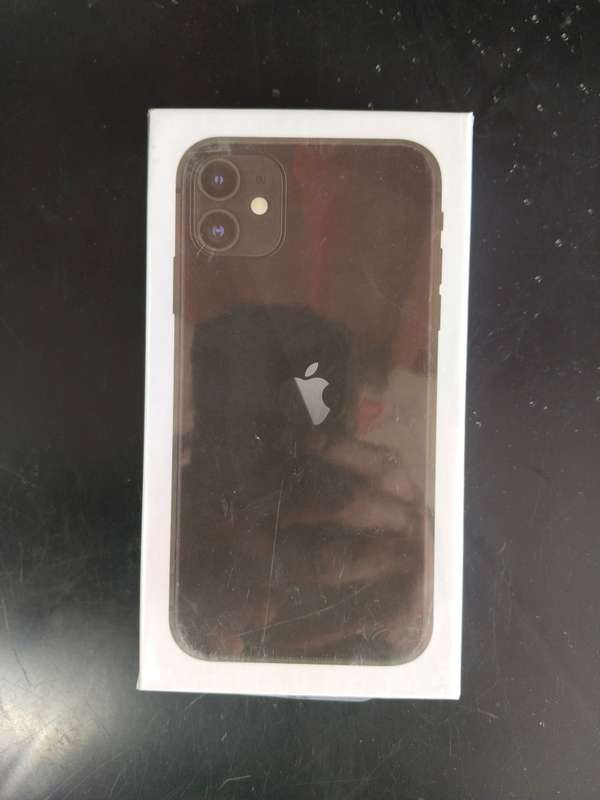 IPHONE 11 64GB BLACK SEALED+EAR PODs+FAST CHARGER CABLE+PHONE CASE+SCREEN GUARD