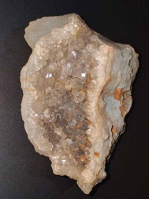 Quartz with banded agate shell