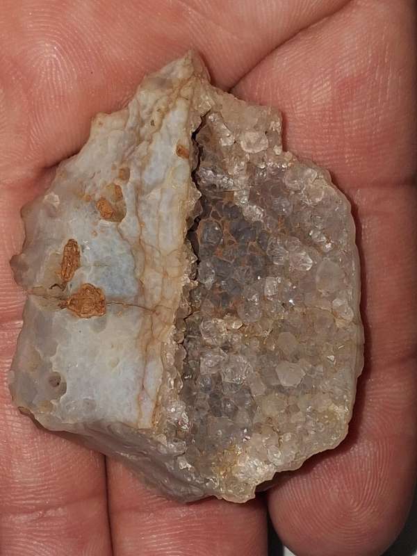 Quartz with banded agate shell