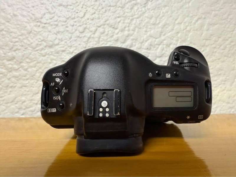 CANON Eos 1D Mark II DSLR Digital Camera Body