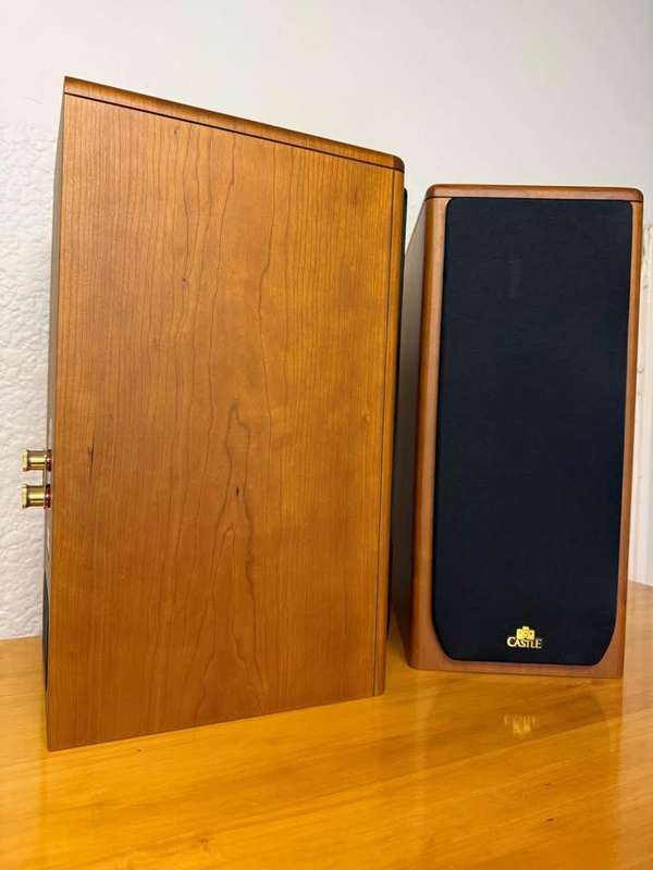 CASTLE Avon 2 Bookshelf Speakers