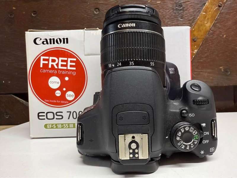 Canon EOS 700D DSLR Camera Kit