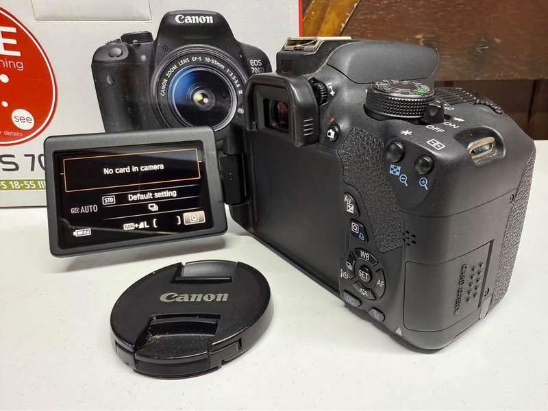 Canon EOS 700D DSLR Camera Kit