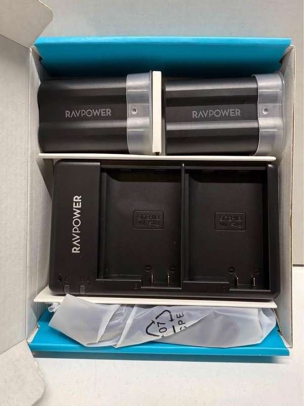RAVPOWER EN-EL15 Charger & Batteries ( NIKON )
