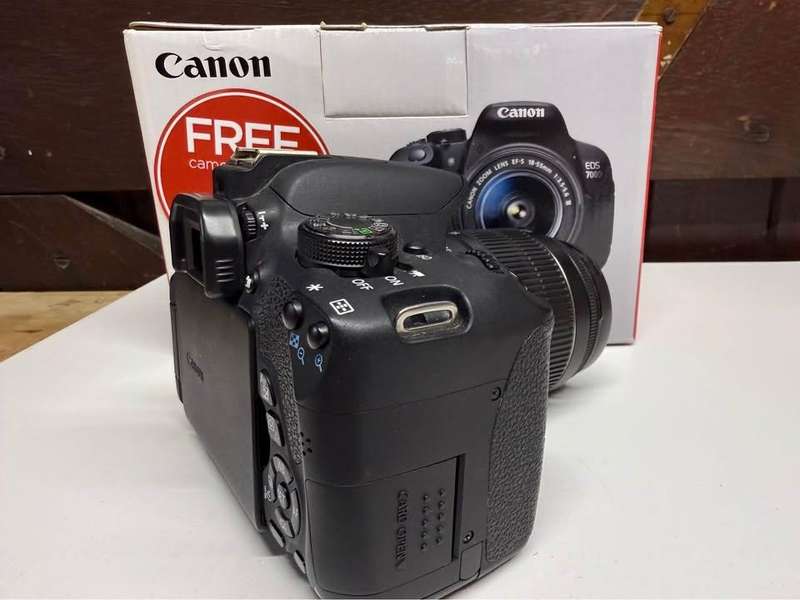 Canon EOS 700D DSLR Camera Kit