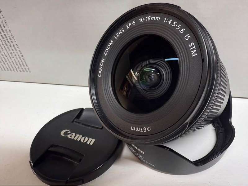 Canon EF-S 10-18mm 1:4.5-5.6 IS STM lens