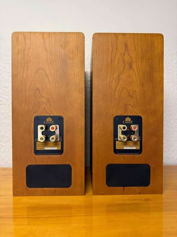 CASTLE Avon 2 Bookshelf Speakers