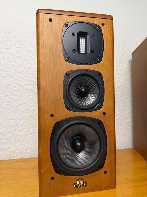 CASTLE Avon 2 Bookshelf Speakers