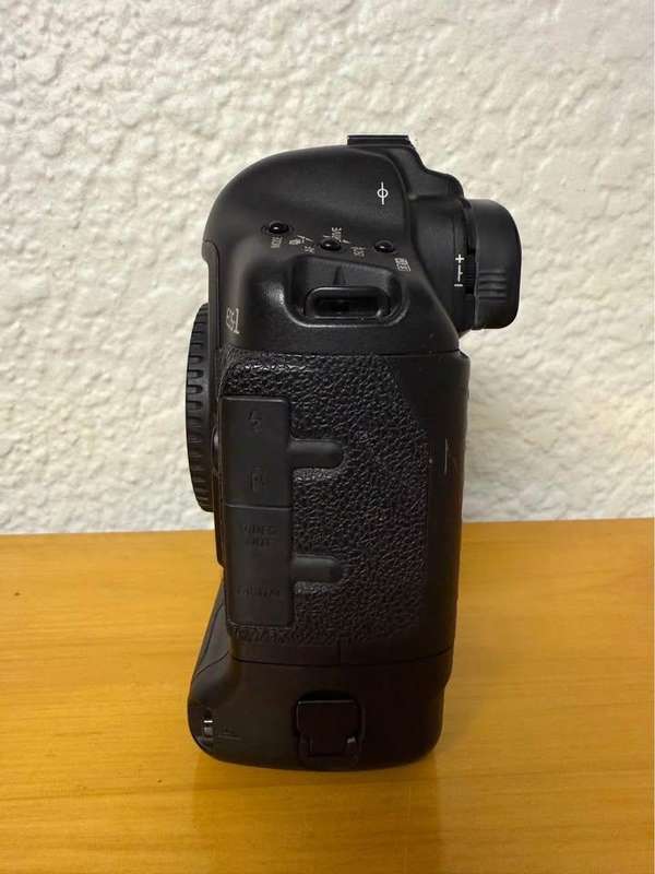 CANON Eos 1D Mark II DSLR Digital Camera Body