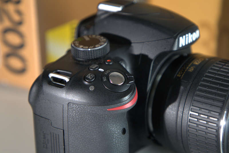 Nikon D3200 DSLR Camera Kit ( 24 Megapixel / 4 fps )