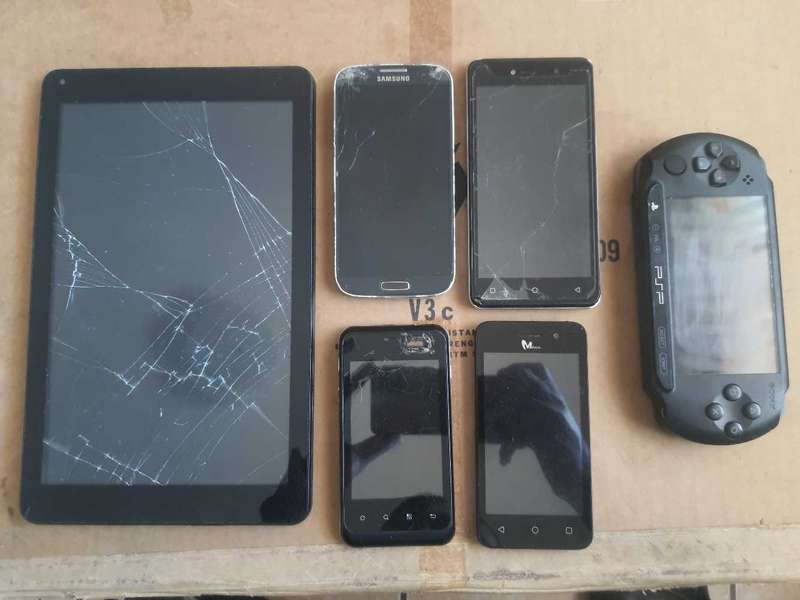 5× Broken Phones