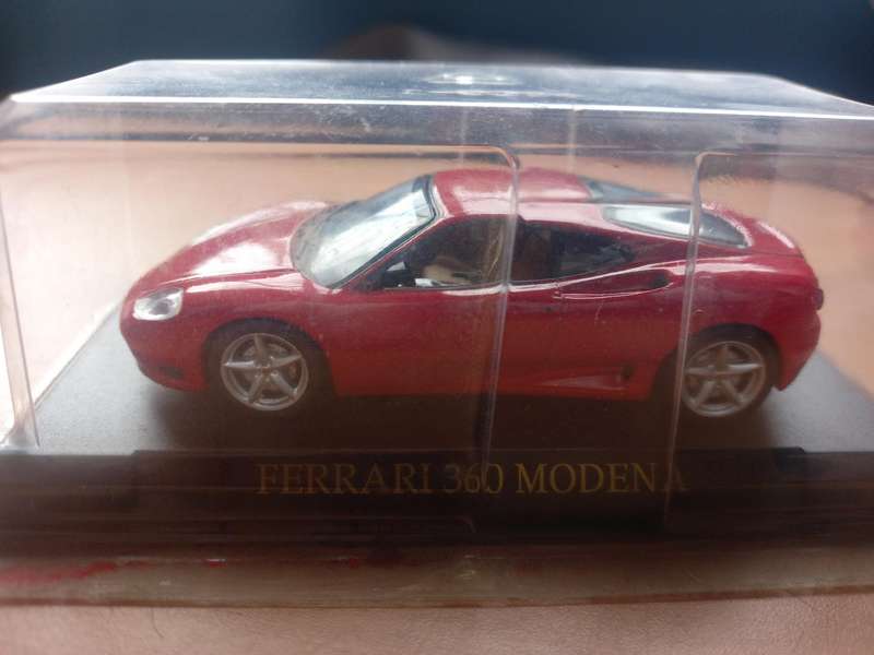 Ferrari 360 Modena 1:43 Diecast scale model + magazine