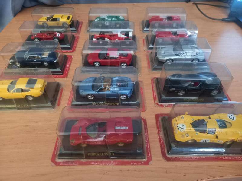 14 Ferrari die cast model cars + their magazines