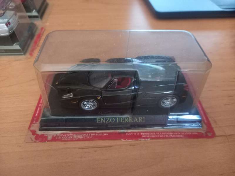 14 Ferrari die cast model cars + their magazines