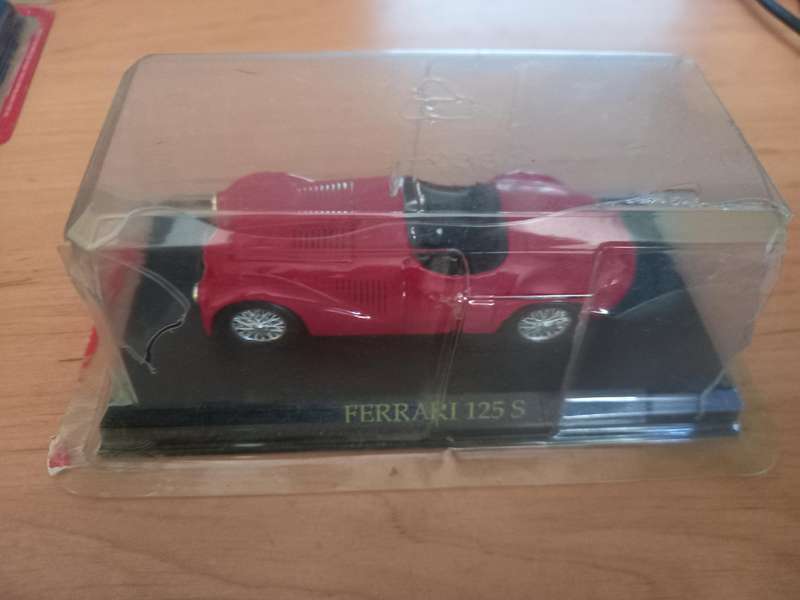 14 Ferrari die cast model cars + their magazines