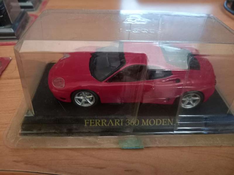 14 Ferrari die cast model cars + their magazines