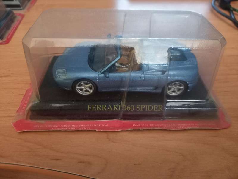 14 Ferrari die cast model cars + their magazines