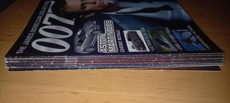 13 James Bond die cast models + magazines