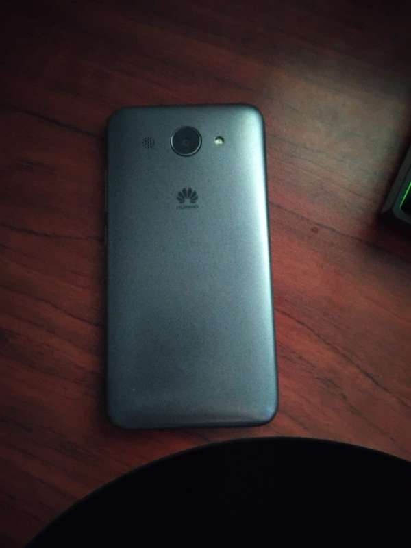 Huawei phone Read description