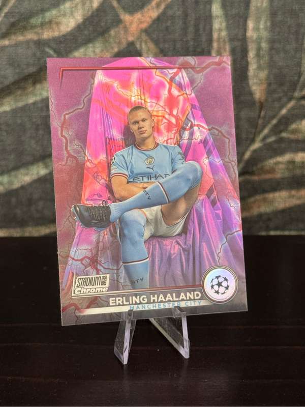 2022-23 Topps Stadium Chrome - Erling Haaland Pink & Red Elecric Charge Refractor - Man City