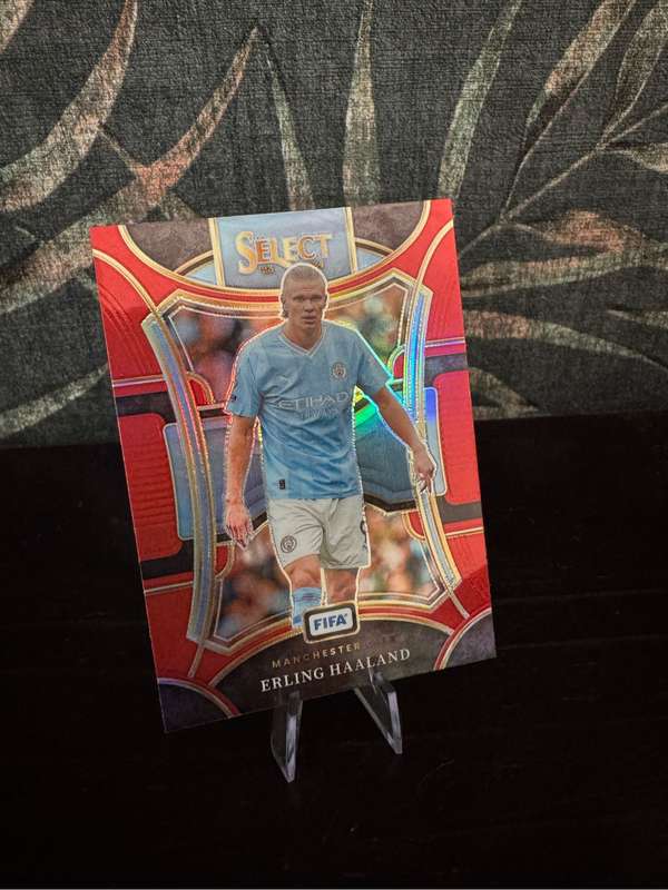 2023-24 Panini Select FIFA - Erling Haaland - Mezzanine Red Wave Prizm #112