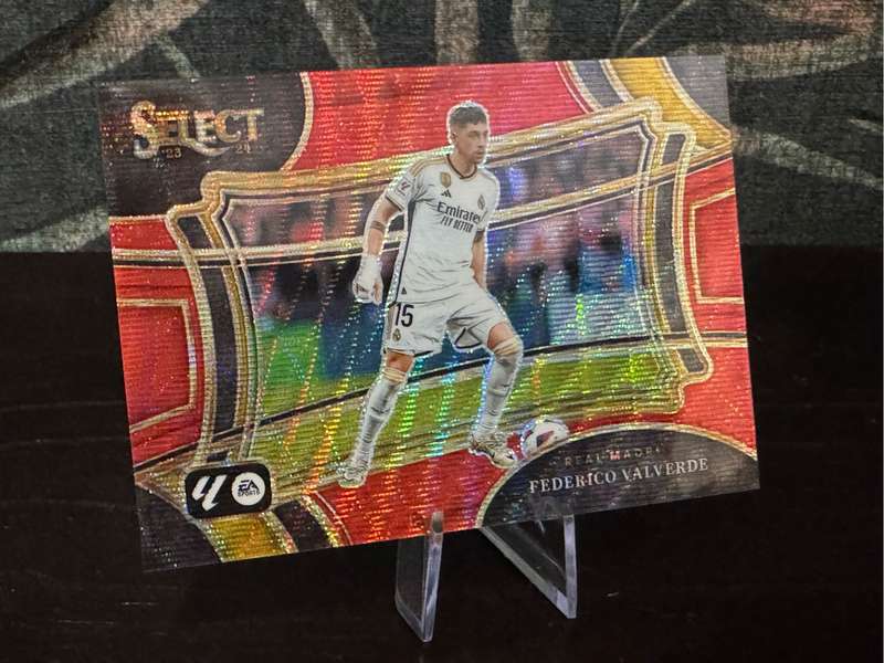 2023-24 - Panini Select - Federico Valverde - Real Madrid - Field Level Red Prizm #206  60/65