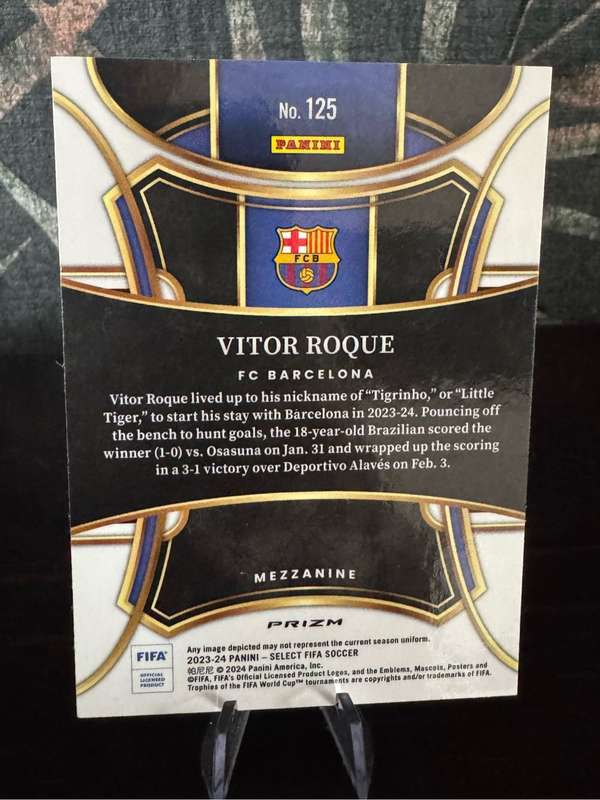 2023-24 Panini Select FIFA - Vitor Roque Purple Mojo and Base Rookie Card #125