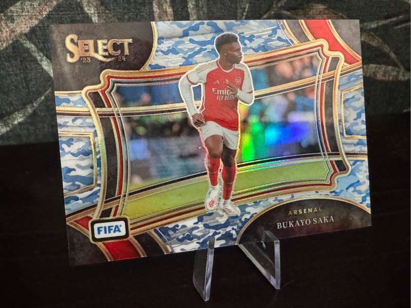 2023-24 Panini Select FIFA - Bukayo Saka - Winter Camo Prizm #201 Field Level  64/99