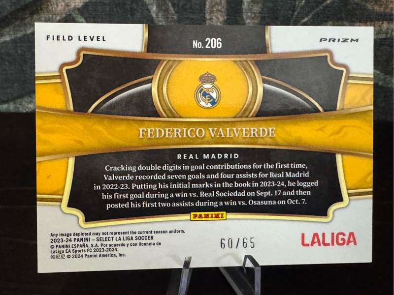 2023-24 - Panini Select - Federico Valverde - Real Madrid - Field Level Red Prizm #206  60/65