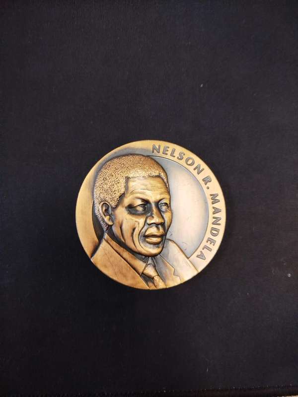Mandela Legacy Collectors Set  R2 Coin, 1994 FDC, SA Mint Medallion & 46664 Wine