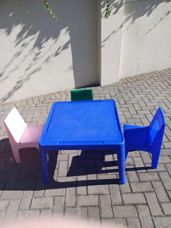 Kids Table and Chairs