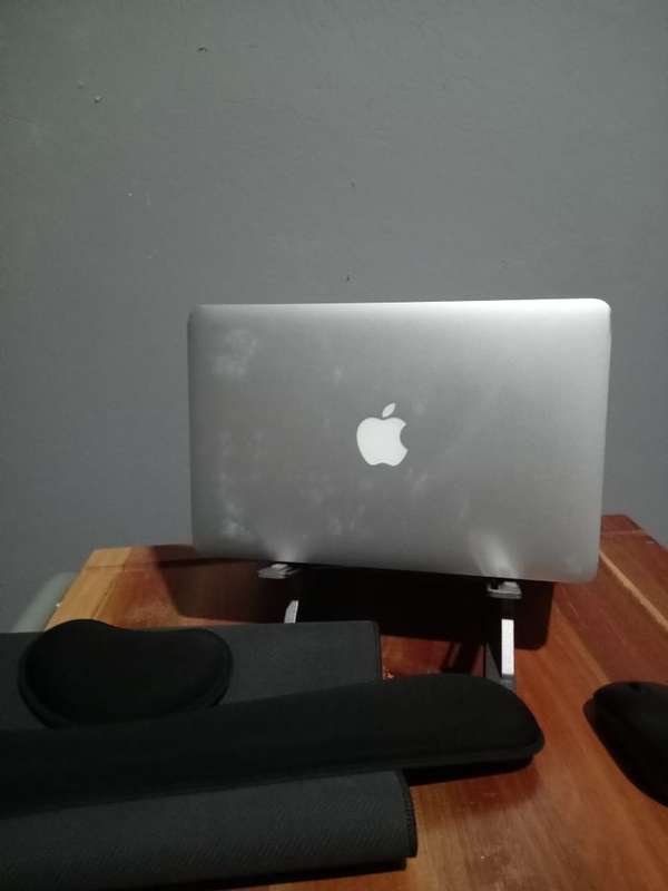 Macbook air 2014 model, In an excellent working condition  & has no denties to the body and screen.