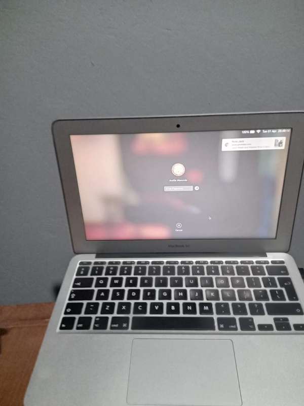 Macbook air 2014 model, In an excellent working condition  & has no denties to the body and screen.
