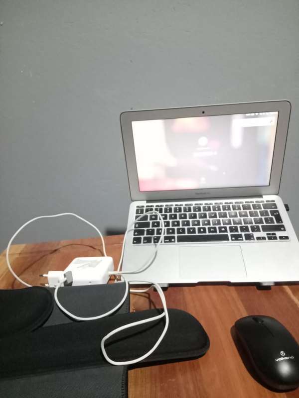 Macbook air 2014 model, In an excellent working condition  & has no denties to the body and screen.