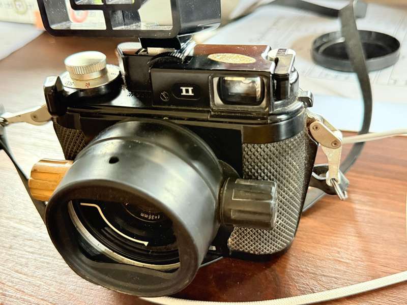 Nikonos ll 1968 35mm Underwater camera (amphibious)