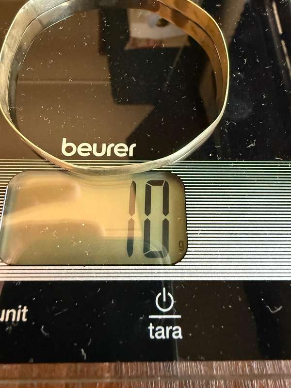 9CT GOLD BANGLE 9 GRAMS TOTAL
