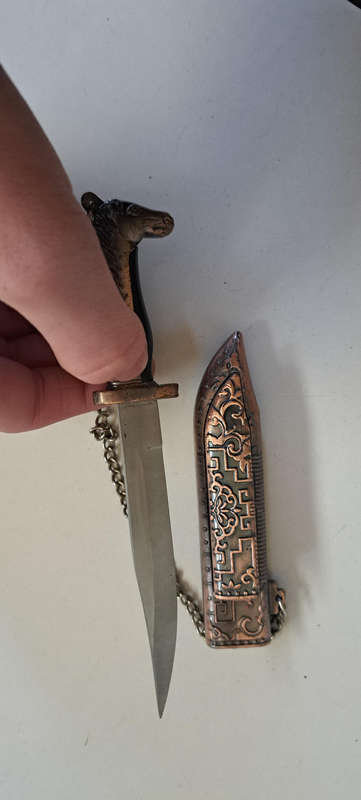 Stunning Double Horse Head Knives