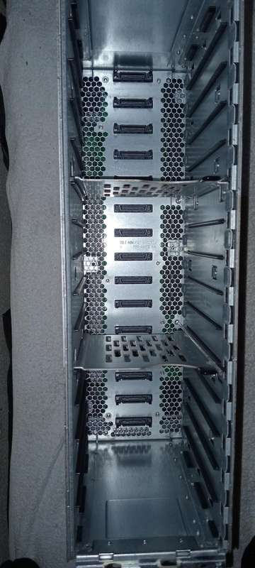 Emc ktn-stl4 storage array 15 channel with 15 hard-drives